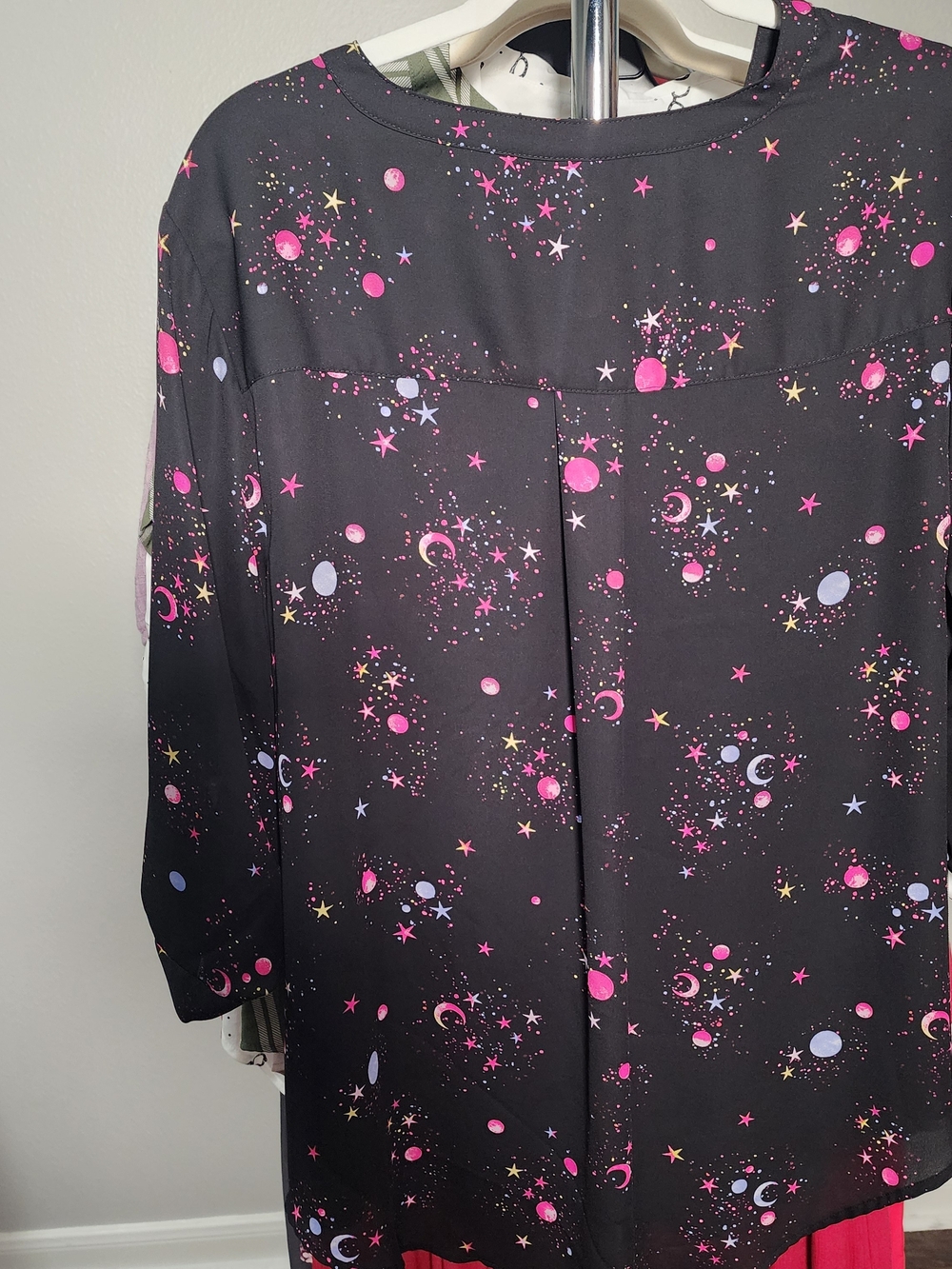 Torrid Harper Blouse Size 2 Black Pink Moon Stars Celestial Print - Picture 3 of 7
